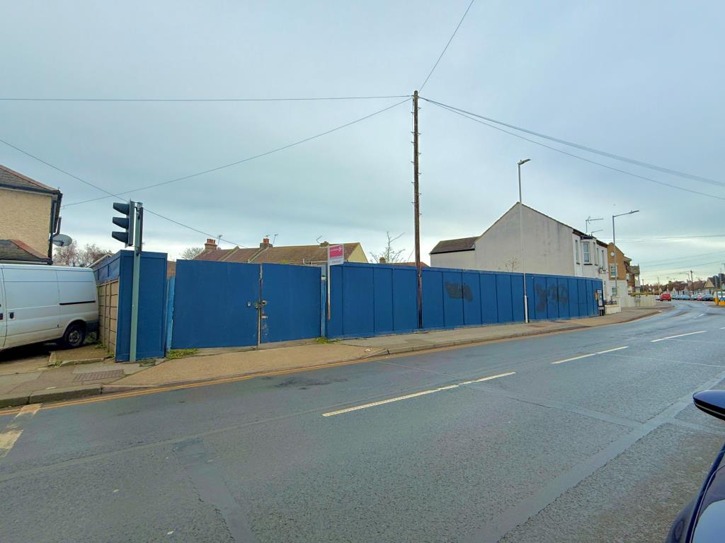 Lot: 95 - LAND WITH PLANNING FOR RESIDENTIAL DEVELOPMENT - Freehold development site